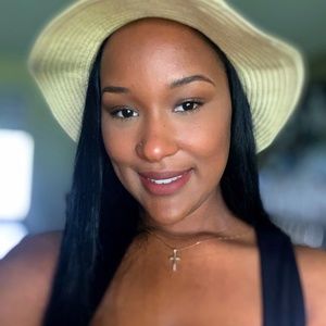 Meet your Posher, Janelle